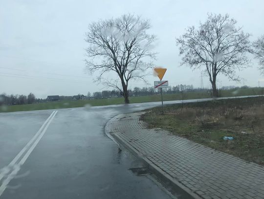 Nareszcie! Administrator drogi postawił znak w pobliżu Świerznej