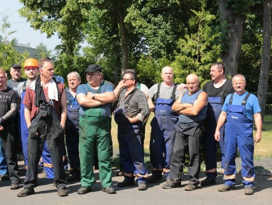 NASZ NEWS: 60 manifestujących na dziedzińcu dawnego ZNTK!