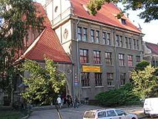 NASZ NEWS: Już 13 klas w I LO w Oleśnicy  na nauczaniu zdalnym