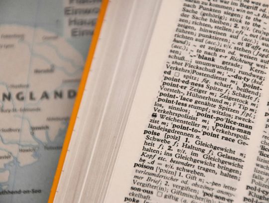 Nauka angielskiego latem – dlaczego warto zapisać się na kursy wakacyjne?
