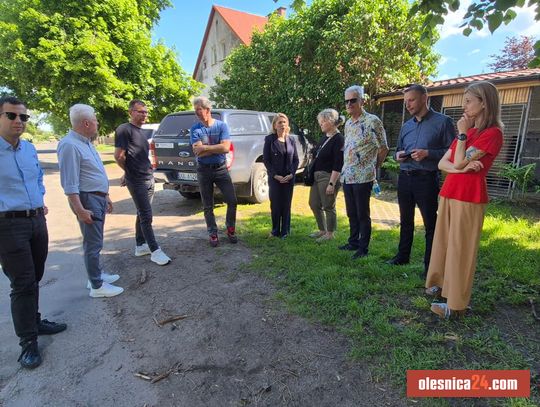 „Nie da się naprawić wszystkich dróg naraz”. Komisja Infrastruktury oceniła stan dróg w gminie Dobroszyce