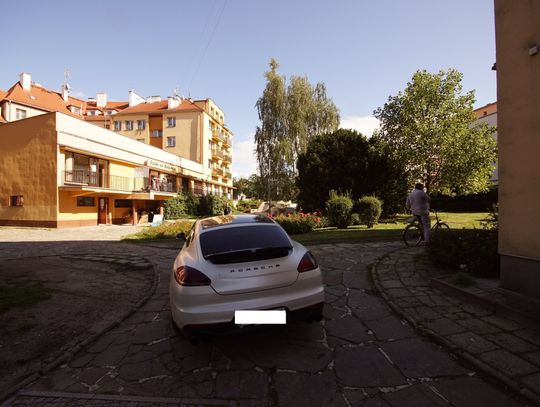 No niby człowiek ma porsche, ale...