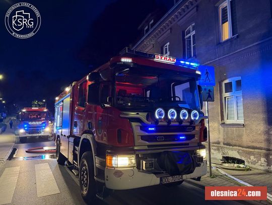 Nocna akcja służb w Twardogórze. Zadymienie w budynku mieszkalnym