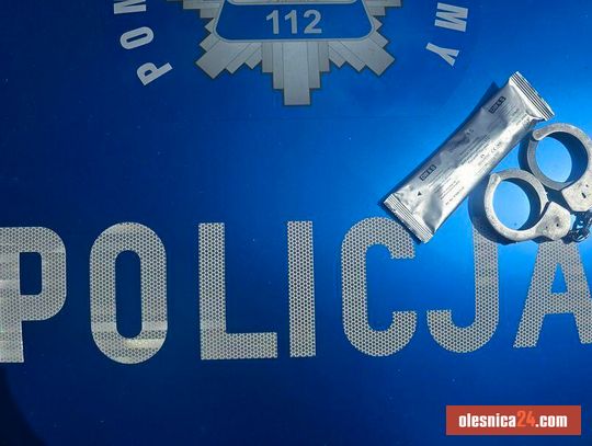 Nocna kontrola w powiecie oleśnickim. Kierowca bez prawa jazdy i z podejrzeniem jazdy po narkotykach