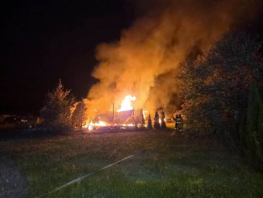 Nocny pożar garażu
