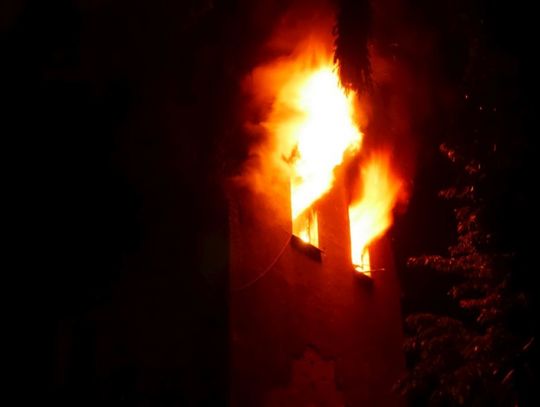 Nocny pożar w domu na Wiejskiej w Oleśnicy