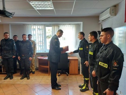 Nowi strażacy w komendzie w Oleśnicy