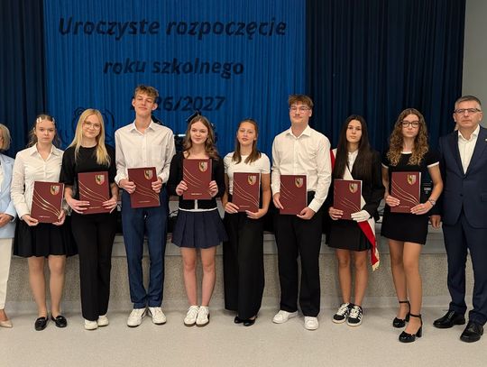 Rozpoczęli rok szkolny w Sycowie. Najlepsi uczniowie odebrali Stypendia Starosty