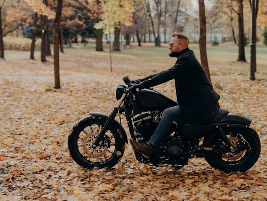 O czym pamiętać, kupując buty na motor? Trendy na jesień 2023
