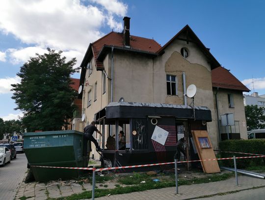 Obskurna buda przechodzi do historii