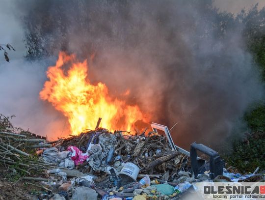 Od 18 godzin płonie wysypisko pod Oleśnicą
