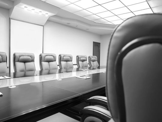 Od projektu do realizacji - doświadczony producent stołów konferencyjnych gwarancją jakości!