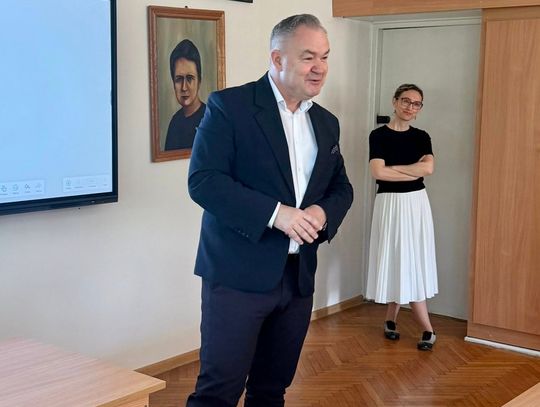 „Oleśnica ma być wasza!” – burmistrz na spotkaniu z klasą informatyczną w ZSZ Oleśnica