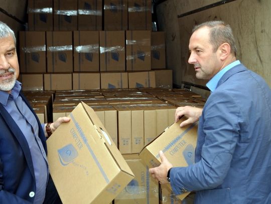 Oleśnica Razem skomentowała wniosek burmistrza o sfinansowanie przez rząd 28 laptopów