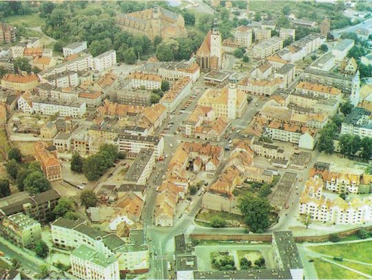 Oleśnica z lotu ptaka w latach 80.