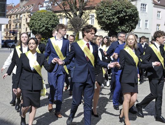 Oleśnica zatańczy! II Polonez Maturzystów już w piątek na Placu Zwycięstwa