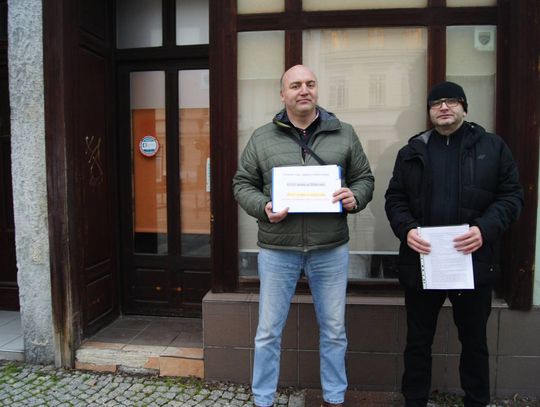 Oleśnicka opozycja wyraża sprzeciw i protestuje...
