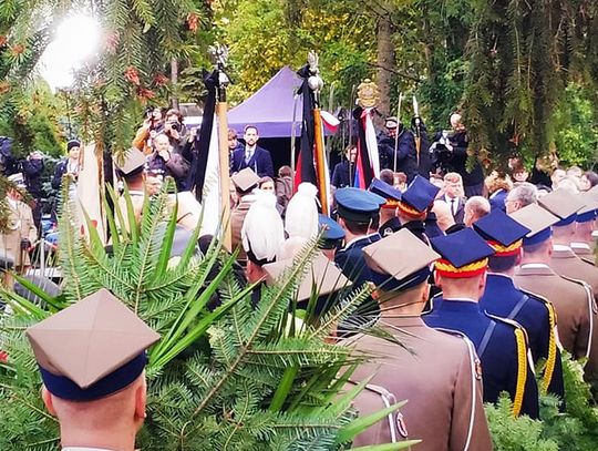 Oleśnicki radny na pogrzebie Kornela Morawieckiego