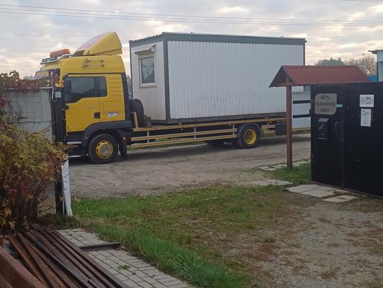 Oleśnickie Bidy mają nowy kontener dzięki sponsorowi z Ameryki