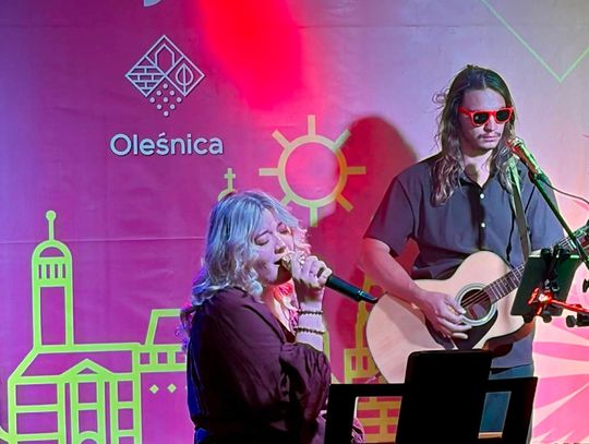 Oliwia Jaroszewicz rozgrzała ratuszowy dziedziniec. Ostatni koncert sezonu już za tydzień