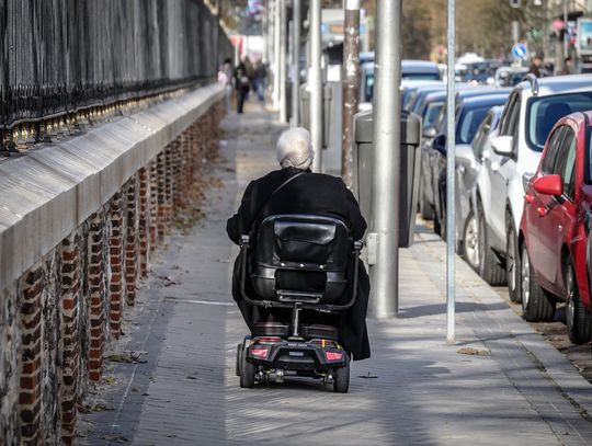 Opieka nad osobą starszą — na czym polega ta praca?