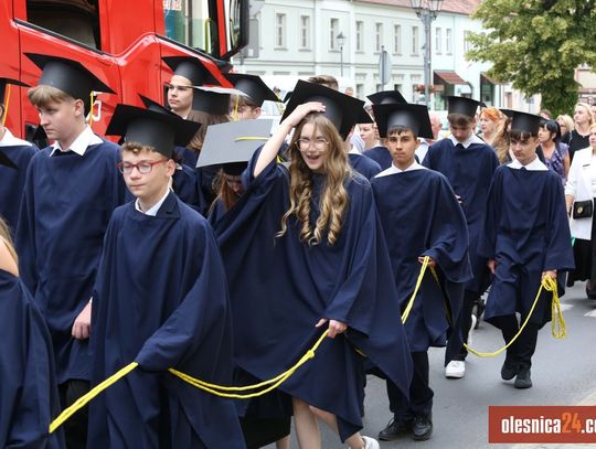 Ósmoklasiści pożegnali szkołę w Twardgórze