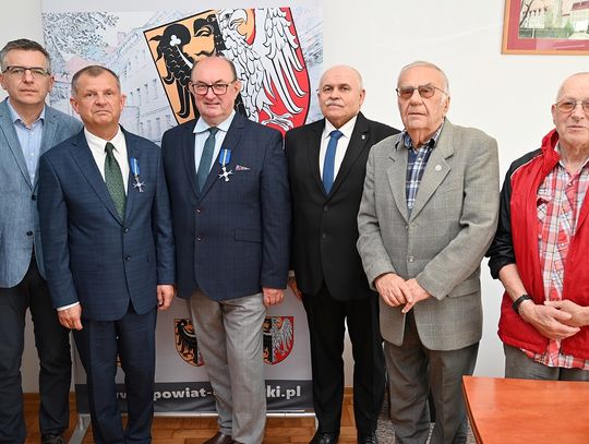 Otrzymali Złoty Krzyż. Wyróżnienie za działalność patriotyczną i społeczną
