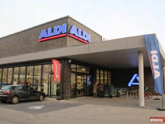 Parkingi przy marketach Aldi i Biedronka pod lupą UOKiK