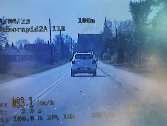 Pędzili w terenie zabudowanym w powiecie oleśnickim. Ile ich to kosztowało?