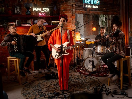 Pepesza zagra koncert w mieszkaniu w Oleśnicy