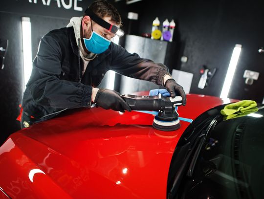 Perfekcyjne wykończenie. Jak dobrać pady polerskie do profesjonalnych zastosowań?