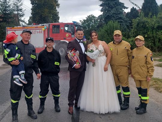 Pewien strażak miał huczny ślub...
