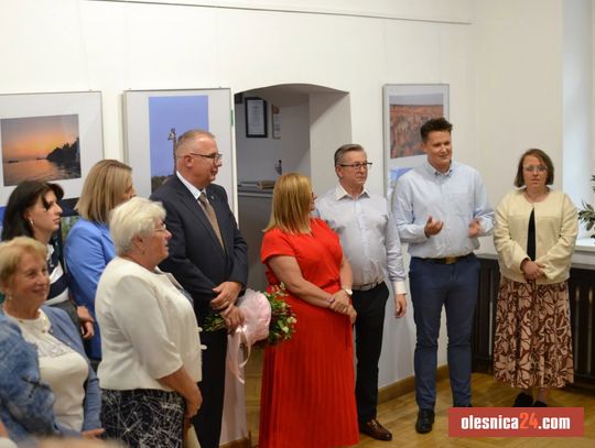 Pięć kontynentów zamkniętych w walizce. Tłumy na niezwykłym wernisażu w Sycowie