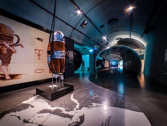 Pierwszy krok pod wodą: replika skafandra Klingerta w Hydropolis Pierwszy krok pod wodą: replika skafandra Klingerta w Hydropolis