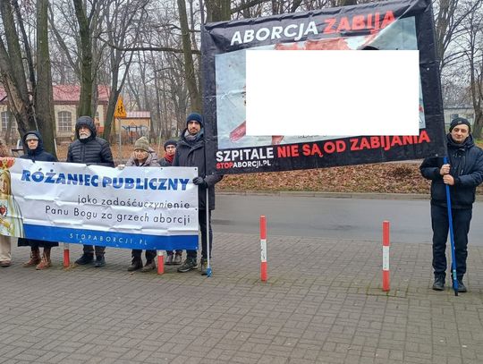 Pikieta modlitewna przed szpitalem w Oleśnicy