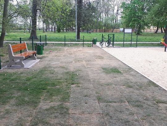 Plac zabaw przy Kopernika. Susza!