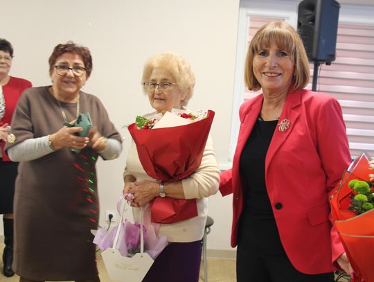 Po 80 latach wrócili do wspomnień. Łzy i kolędy w Dąbrowie