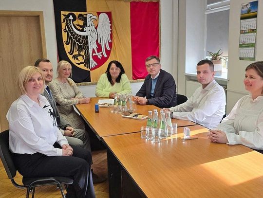 Podpisano nową umowę na publiczny transport zbiorowy w Powiecie Oleśnickim