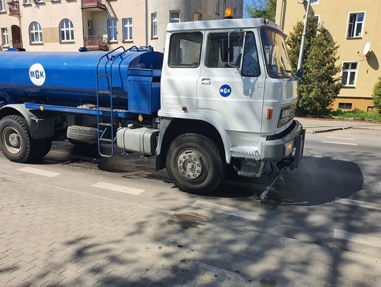 Polewaczka na ulicach Oleśnicy