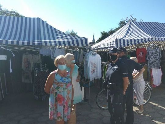 Policja i Sanepid skontrolowali stosowanie maseczek w Oleśnicy
