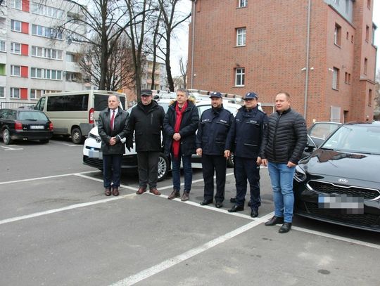 Policja wzbogaciła się o dwa nieoznakowane radiowozy [AKTUALIZACJA]