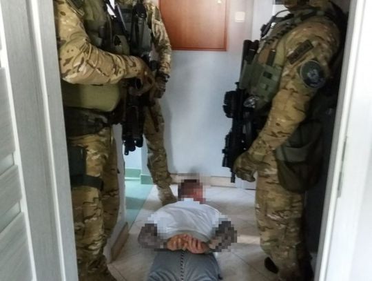 Policjanci i antyterroryści zatrzymali poszukiwanego dwoma listami gończymi i europejskim nakazem aresztowania
