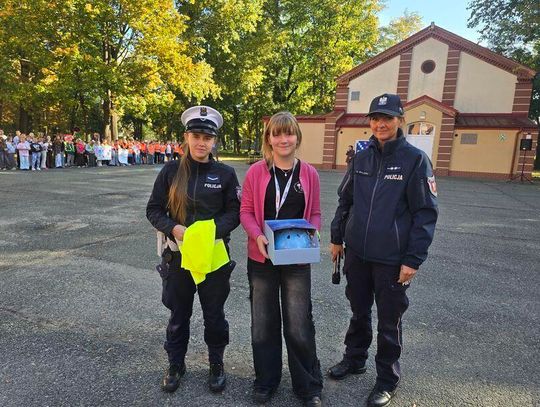 Policjanci i dzieci w odblaskach ruszyli na ulice