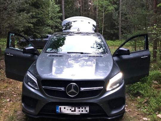 Policjanci odzyskali kilka aut, w tym mercedesa o wartości 300 tysięcy