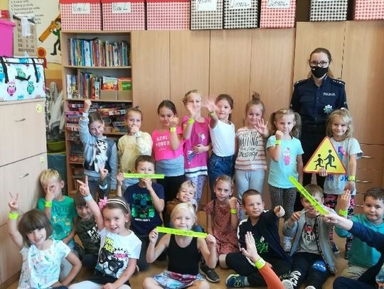 Policjanci spotykają się z uczniami w szkołach powiatu oleśnickiego