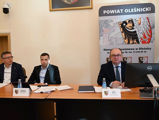 Pomoc instytucjonalna w powiecie oleśnickim. Radni poznali sytuację placówek i rodzin zastępczych
