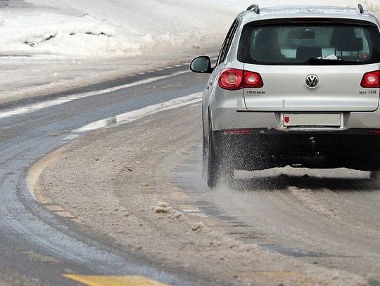 Poranny koszmar drogowy w Oleśnicy - stłuczki, złamania, odwołane autobusy