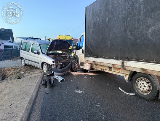 Poranny wypadek w Twardogórze. Jedna osoba poszkodowana – interweniowały straże pożarne i ZRM