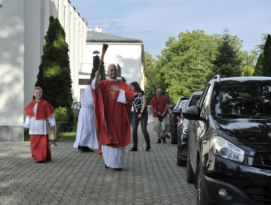 Poświęcili auta w NMP Matki Miłosierdzia