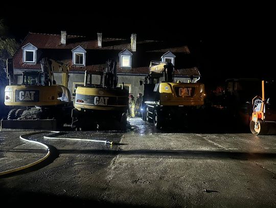 Pożar maszyn drogowych w Ostrowinie Pożar maszyn drogowych w Ostrowinie